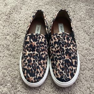 Steve Madden slip on shoes